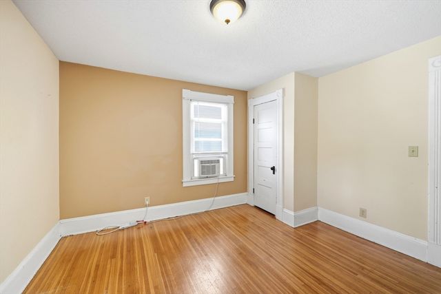 105 Pine St, West Springfield, MA 01089