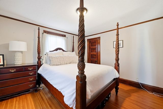 105 Pine St, West Springfield, MA 01089