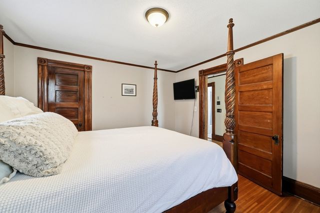 105 Pine St, West Springfield, MA 01089