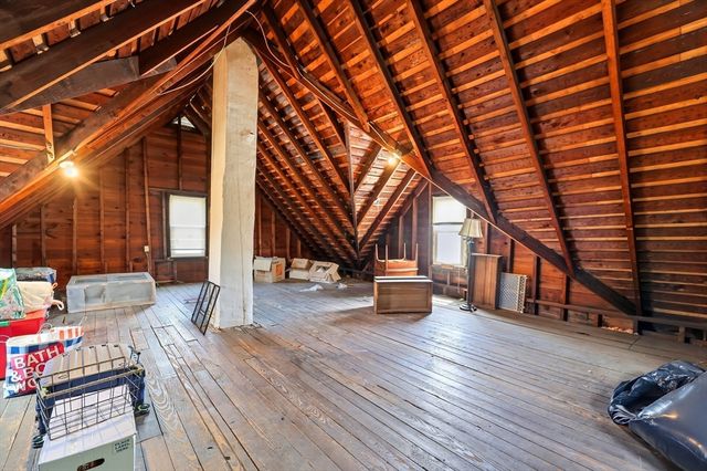 105 Pine St, West Springfield, MA 01089