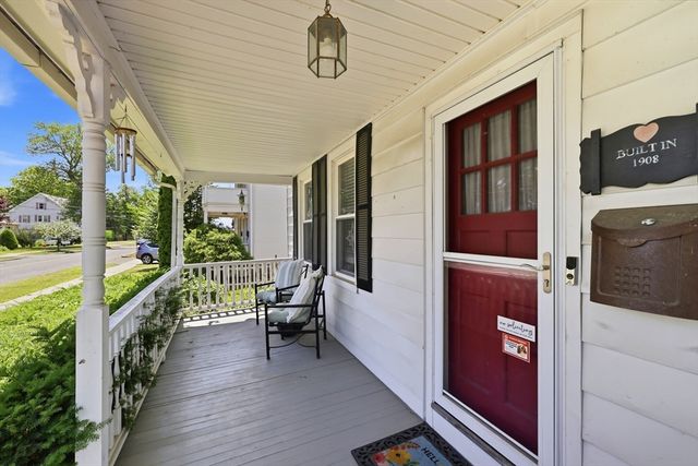 105 Pine St, West Springfield, MA 01089