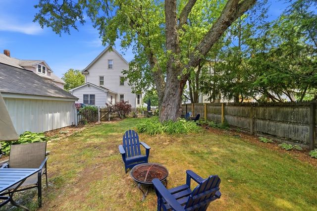 105 Pine St, West Springfield, MA 01089