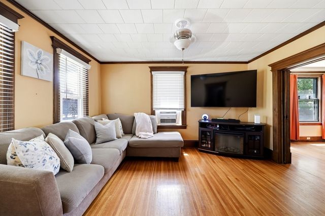 105 Pine St, West Springfield, MA 01089