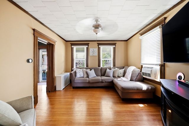 105 Pine St, West Springfield, MA 01089