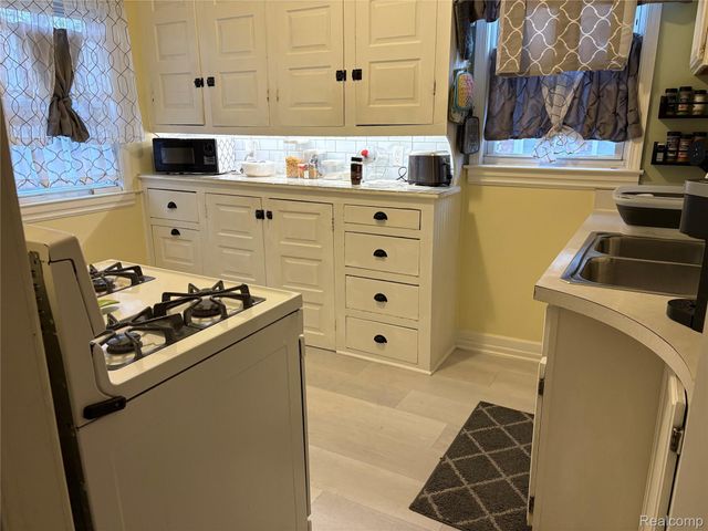 41 Ferris Street, Highland Park, MI 48203