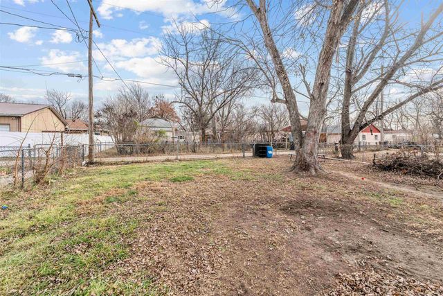 845 Sheridan St, Salina, KS 67401