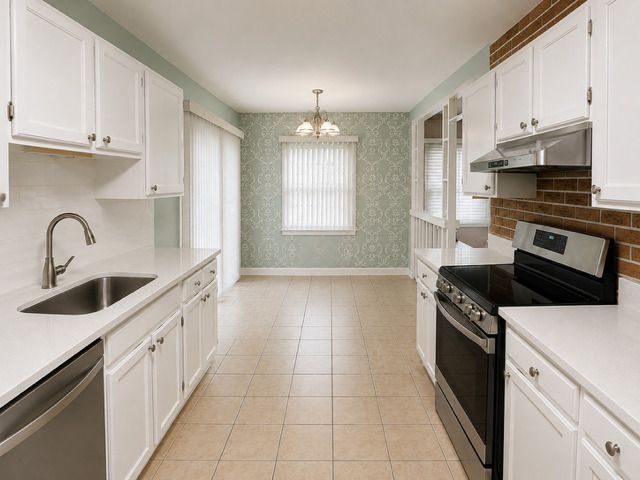 119 S Elroy Avenue, Bartlett, IL 60103