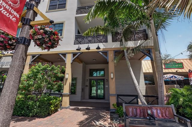 4100 SW 64th Ave 408, Davie, FL 33314