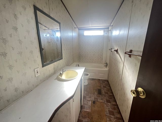 109 Hackberry, Bandera, TX 78003