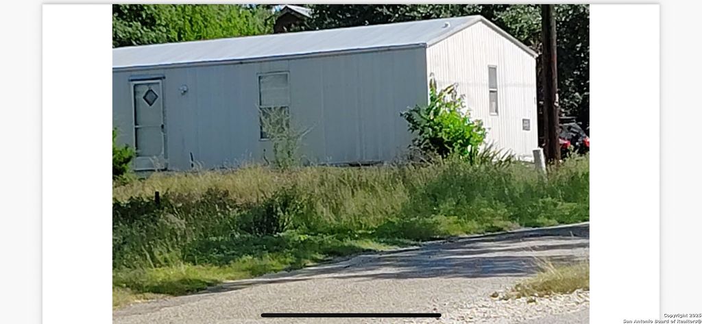 109 Hackberry, Bandera, TX 78003