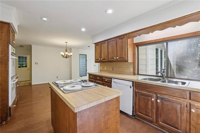 6757 Riverside Drive, Atlanta, GA 30328