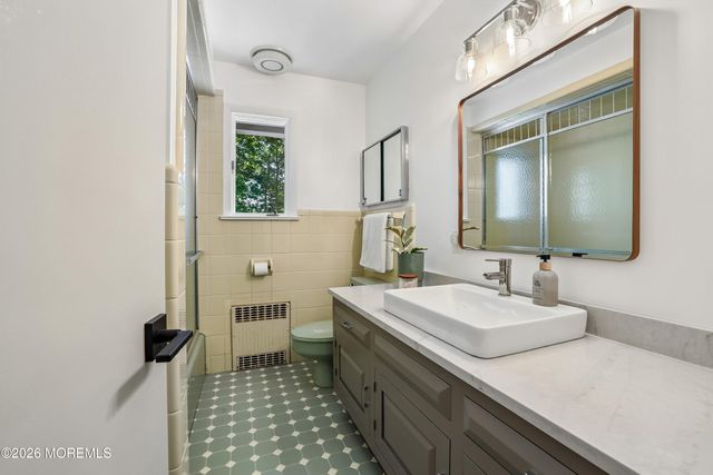 5 Coventry Square, Holmdel, NJ 07733