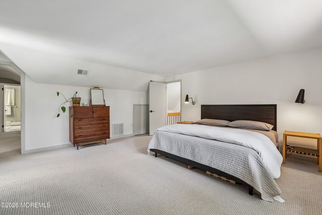 5 Coventry Square, Holmdel, NJ 07733