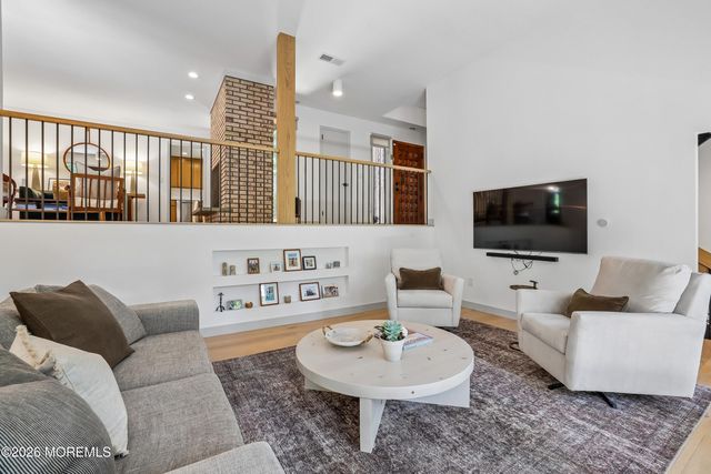 5 Coventry Square, Holmdel, NJ 07733