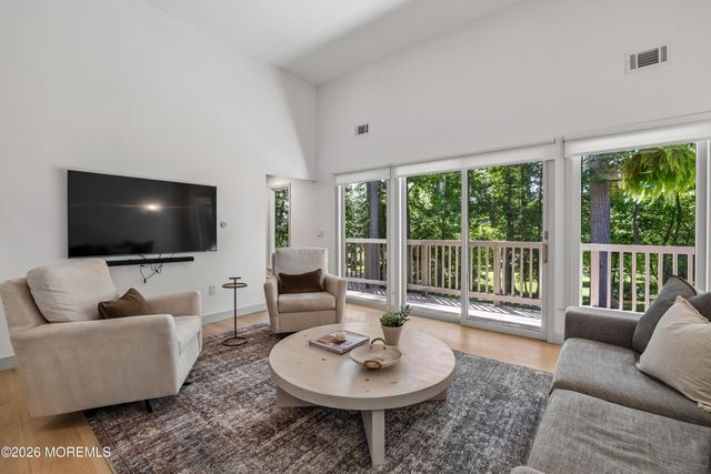 5 Coventry Square, Holmdel, NJ 07733