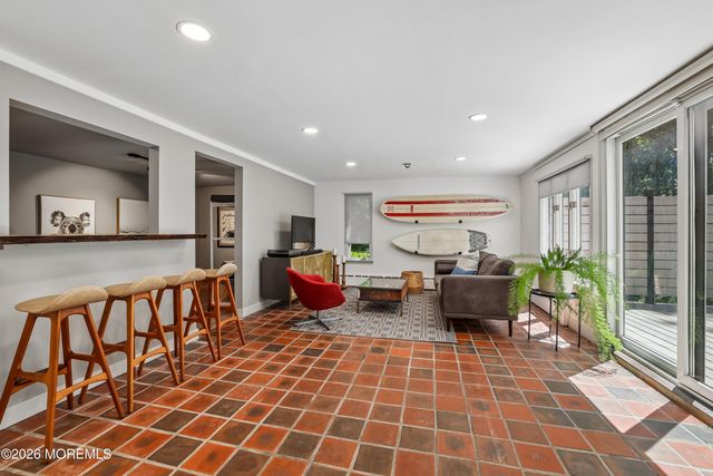 5 Coventry Square, Holmdel, NJ 07733