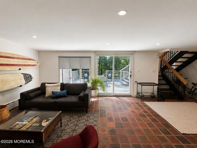 5 Coventry Square, Holmdel, NJ 07733