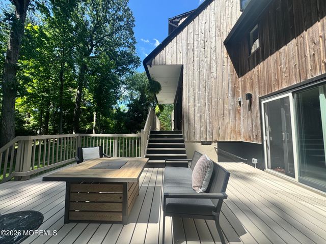 5 Coventry Square, Holmdel, NJ 07733