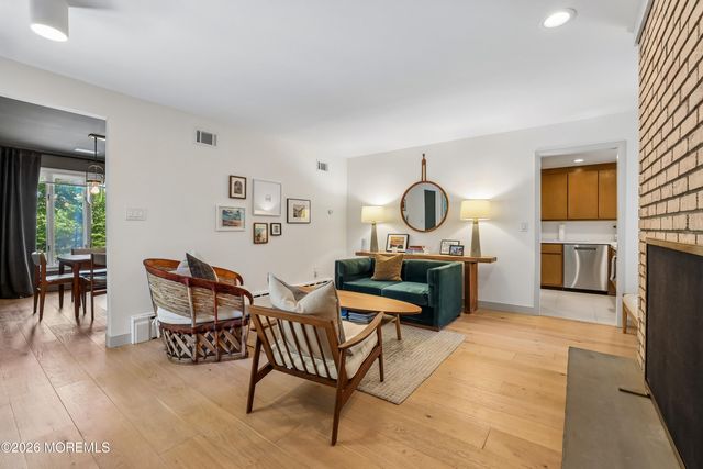 5 Coventry Square, Holmdel, NJ 07733