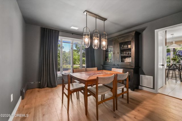 5 Coventry Square, Holmdel, NJ 07733