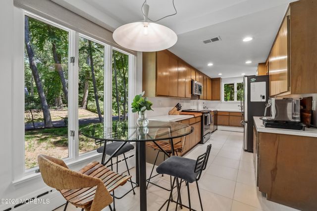 5 Coventry Square, Holmdel, NJ 07733