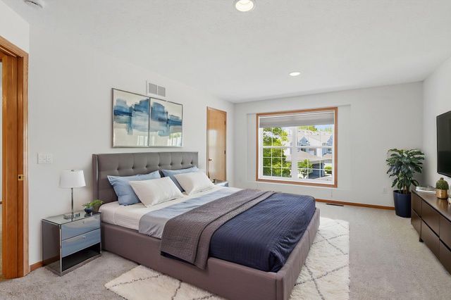 375 Wagon Wheel Lane, Chaska, MN 55318