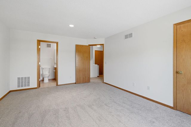 375 Wagon Wheel Lane, Chaska, MN 55318