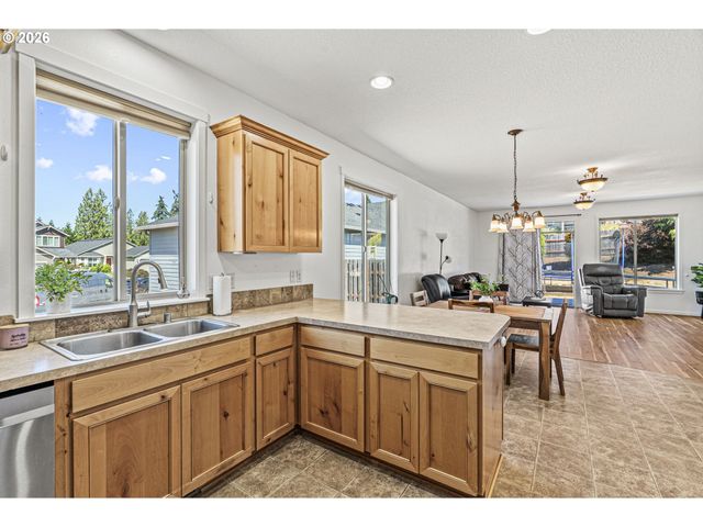 202 ROCKY MEADOW Dr, Kalama, WA 98625