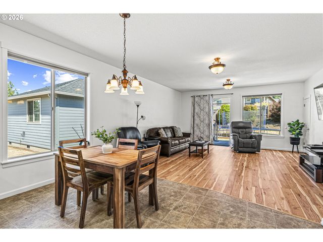 202 ROCKY MEADOW Dr, Kalama, WA 98625