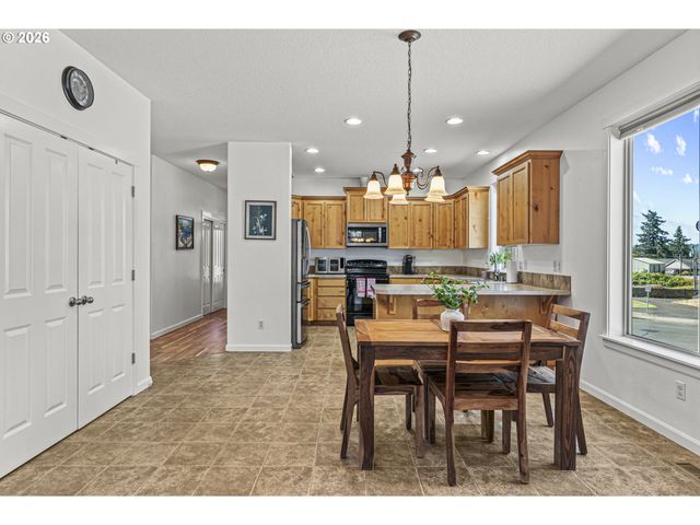 202 ROCKY MEADOW Dr, Kalama, WA 98625