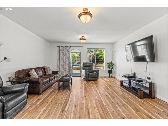 202 ROCKY MEADOW Dr, Kalama, WA 98625