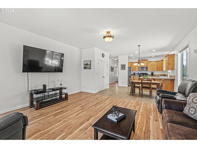 202 ROCKY MEADOW Dr, Kalama, WA 98625