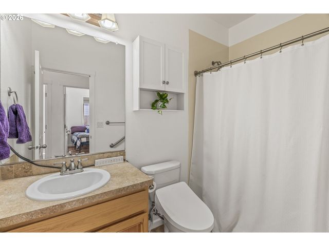 202 ROCKY MEADOW Dr, Kalama, WA 98625