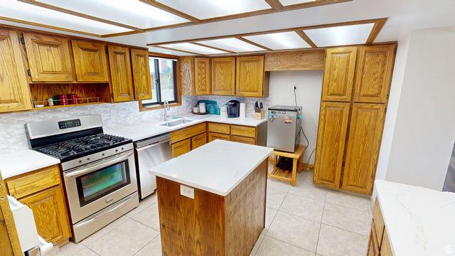 1766 W 4575 S, Roy, UT 84067