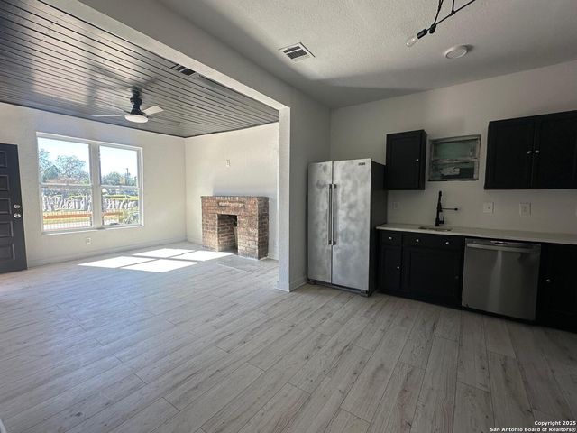 1431 crockett, San Antonio, TX 78202