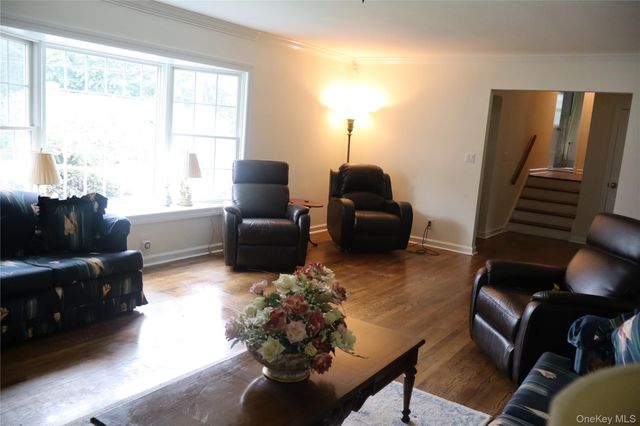 52 RUNYON, Scarsdale, NY 10583