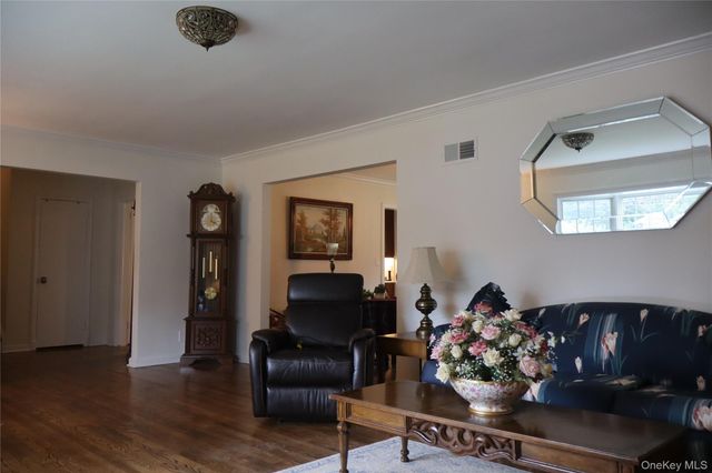52 RUNYON, Scarsdale, NY 10583