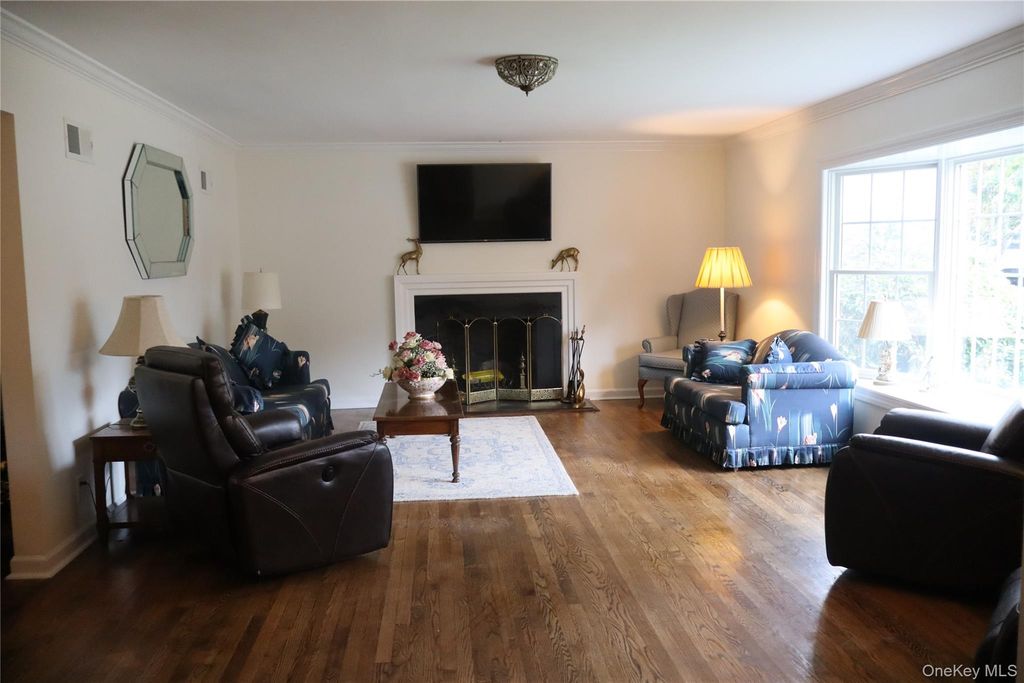 52 RUNYON, Scarsdale, NY 10583 — photo 2