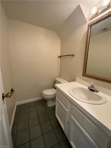 3202 Regents Park Lane E, Greensboro, NC 27455