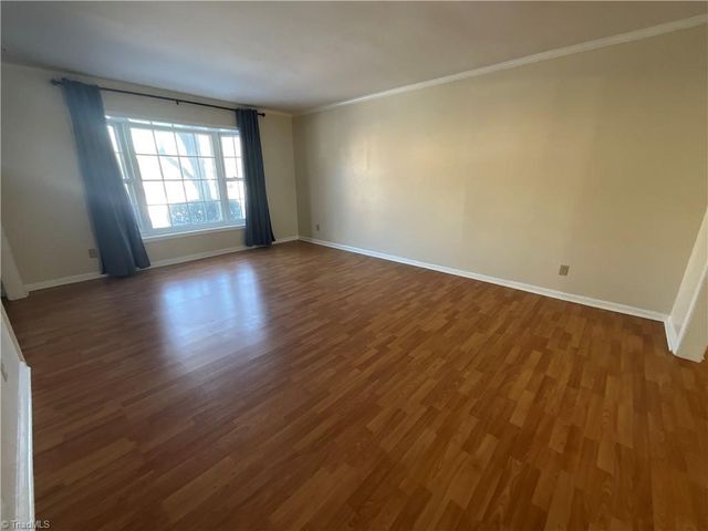 3202 Regents Park Lane E, Greensboro, NC 27455