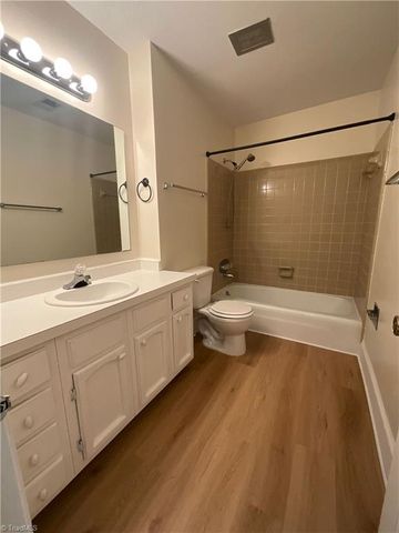 3202 Regents Park Lane E, Greensboro, NC 27455