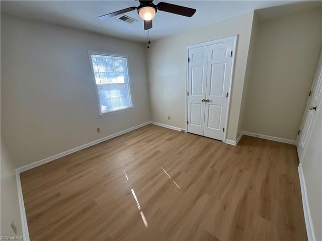 3202 Regents Park Lane E, Greensboro, NC 27455