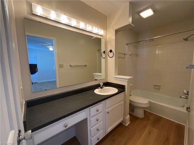 3202 Regents Park Lane E, Greensboro, NC 27455