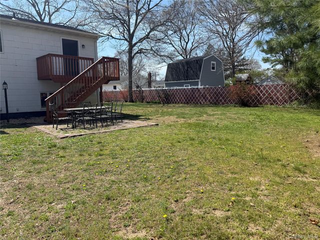 226 Woodycrest Drive, Holtsville, NY 11742