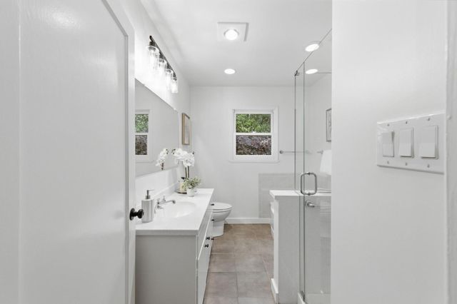 884 Cordilleras Avenue, San Carlos, CA 94070