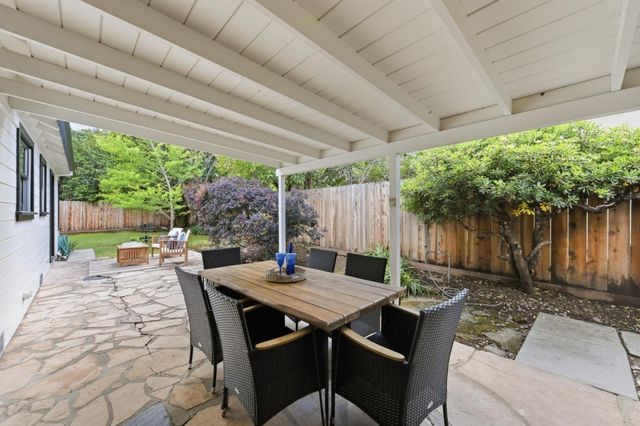 884 Cordilleras Avenue, San Carlos, CA 94070