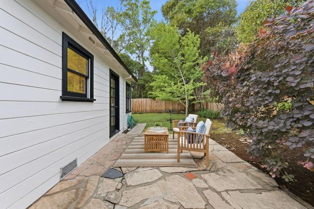 884 Cordilleras Avenue, San Carlos, CA 94070