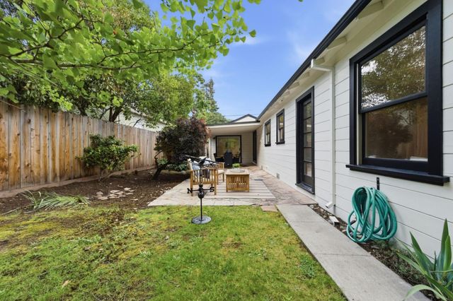 884 Cordilleras Avenue, San Carlos, CA 94070