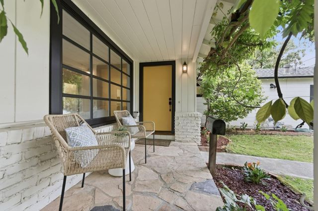 884 Cordilleras Avenue, San Carlos, CA 94070