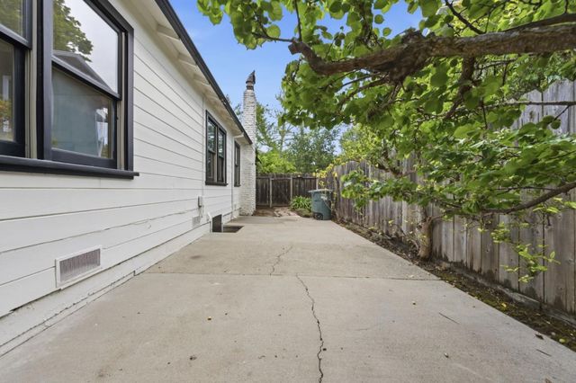 884 Cordilleras Avenue, San Carlos, CA 94070